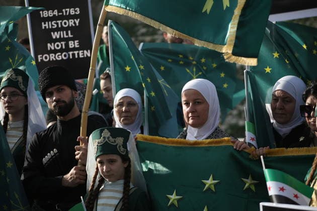 News Bilder des Tages Syrian Circassians commemorate to mark the 162nd anniversary of their exile in Aleppo ALEPPO, SYRIA - MAY 21: Circassians gather to commemorate the 162nd anniversary of the 1864 Circassian Exile, holding memorial events and honoring those who lost their lives during the deportation, on May 21, 2026, in Aleppo, Syria. Participants held a moment of silence in front of the Aleppo Citadel, wearing black T-shirts and traditional Circassian clothing while carrying Circassian and Syrian flags. Kasim Yusuf Anadolu Aleppo Syria. Editorial use only. Please get in touch for any other usage.  Copyright: x2026xAnadoluxKasimxYusufx