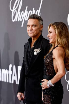 Robbie Williams et sa femme Ayda Field Photocall of the gala amfAR 2026 by Chopard à lHôtel du Cap Eden Roc à Antibes, lors du 79ème Festival International du Film de Cannes Le 21 mai 2026 Jacovides Moreau Bestimage Photocall of the gala amfAR 2026 by Chopard during the 79th Cannes International Film Festival On May 21, 2026 in Cannes, France Cap d Antibes France  Copyright: xJACOVIDES-MOREAUx xBESTIMAGExJACOVIDES-MOREAUx xBESTIMAGEx
