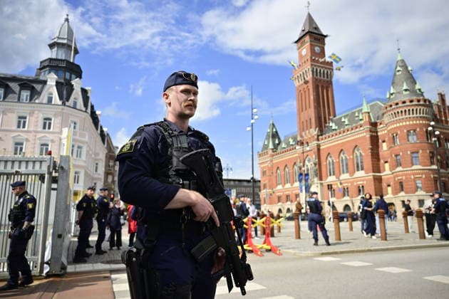 Heavily armed police on Stortorget during the NATO Foreign Ministers meeting, in Helsingborg, Sweden, on Thursday May 21 2026. HELSINGBORG SWEDEN x50090x *** Heavily armed police on Stortorget during the NATO Foreign Ministers meeting, in Helsingborg, Sweden, on Thursday May 21 2026 HELSINGBORG SWEDEN x50090x  Copyright: xJohanxNilsson TTx NATO FOREIGN MINISTERS MEETING SOFIERO G_aIu_i9qu8