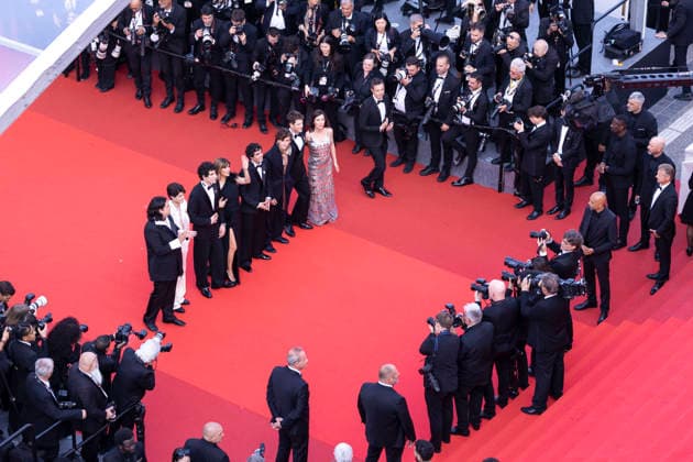 Carlos González, Milo Quifes, Javier Calvó, Penélope Cruz, Javier Ambrossi, Guitarricadelafuente, Miguel Bernardeau, Lola Duenas Montée des marches du film La bola negra lors du 79ème Festival International du Film de Cannes, le 21 mai 2026 Camilla Canalini Bestimage Red carpet for La bola negra at the 79th Cannes International Film Festival on May 21, 2026 Cannes France  Copyright: xCamillaxCanalinix xBestimagexCamillaxCanalinix xBestimagex