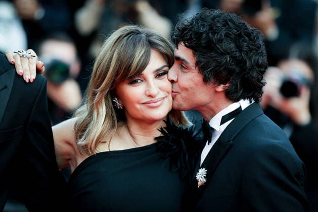 79ème Festival International du Film de Cannes Montée des marches du film Bola Negra 79th International Cannes Film Festival red carpet La Bola negra with Penélope Cruz, Javier Calvo 456607 2026 05 21 France  Copyright: xLionelxGuericolas MPPx STAR_456607_072