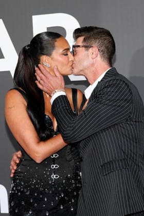 April Love Geary et son mari Robin Thicke Montre Audemars Piguet Photocall of the gala amfAR 2026 by Chopard at the Hôtel du Cap Eden Roc in Antibes, during the 79th Cannes International Film Festival On May 21, 2026 Jacovides Moreau Bestimage Photocall of the gala amfAR 2026 by Chopard during the 79th Cannes International Film Festival On May 21, 2026 in Cannes, France Cannes France  Copyright: xJACOVIDES-MOREAUx xBESTIMAGExJACOVIDES-MOREAUx xBESTIMAGEx