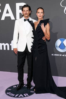 Jarrod Scott et Brioney Prier Photocall of the gala amfAR 2026 by Chopard at the Hôtel du Cap Eden Roc in Antibes, during the 79th Cannes International Film Festival On May 21, 2026 Jacovides Moreau Bestimage Photocall of the gala amfAR 2026 by Chopard during the 79th Cannes International Film Festival On May 21, 2026 in Cannes, France Cannes France  Copyright: xJACOVIDES-MOREAUx xBESTIMAGExJACOVIDES-MOREAUx xBESTIMAGEx
