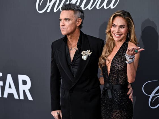 IPA84942870 - Cannes, 79th Cannes Film Festival 2025 - evening 10. amfAR Gala Pictured: Robbie Williams and wife Ayda Field  Copyright: xSimonexComix xPoolxPhotoxEventsx07x 84942870