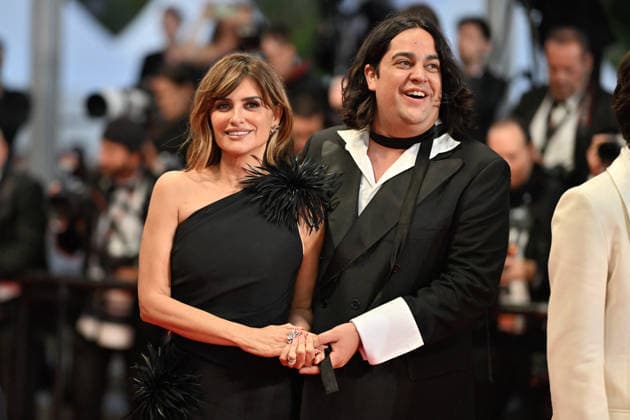 Cannes Exit Screening La Bola Negra JR Penelope Cruz, Carlos Gonzalez attending the exit of the screening of the movie La Bola Negra during the 79th Cannes Film Festival in Cannes, France on May 21, 2026. Photo by Julien Reynaud APS-Medias ABACAPRESS.COM Cannes France  Copyright: xReynaudxJulien APS-Medias ABACAx