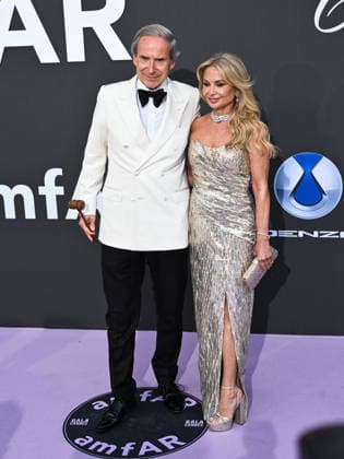 IPA84947923 - Cannes, 79th Cannes Film Festival 2026 - evening 10. amfAR Gala. Pictured are Carol Asscher, Simon de Pury  Copyright: xSimonexComix xPoolxPhotoxEventsx07x 84947923