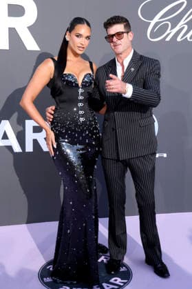 April Love Geary with husband Robin Thicke at the 32 amfAR Gala Cannes as part of the Festival de Cannes 2026 79 Cannes International Film Festival at the HÃ tel du Cap Eden Roc Antibes, 21 05 2026 Foto:xD.xBedrosianx xFuturexImagex amfar_6623