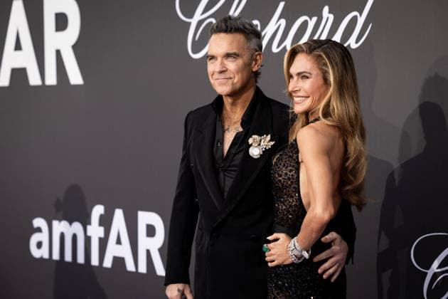 Robbie Williams et sa femme Ayda Field Photocall of the gala amfAR 2026 by Chopard à lHôtel du Cap Eden Roc à Antibes, lors du 79ème Festival International du Film de Cannes Le 21 mai 2026 Jacovides Moreau Bestimage Photocall of the gala amfAR 2026 by Chopard during the 79th Cannes International Film Festival On May 21, 2026 in Cannes, France Cap d Antibes France  Copyright: xJACOVIDES-MOREAUx xBESTIMAGExJACOVIDES-MOREAUx xBESTIMAGEx