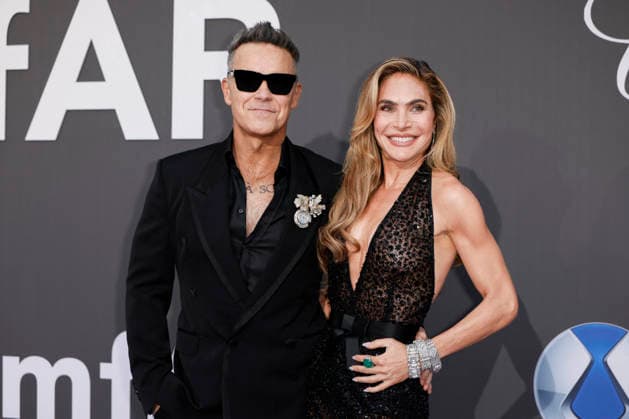 Cannes amfAR Gala Cannes 2026 MP CAP D ANTIBES, FRANCE - MAY 21: Robbie William, Ayda Field sattends the amfAR Gala Cannes 2026 presented by Chopard at Hotel du Cap-Eden-Roc on May 21, 2026 in Cap d Antibes, France. Photo by Marco Piovanotto Abacapress.com Antibes France  Copyright: xPiovanottoxMarco ABACAx