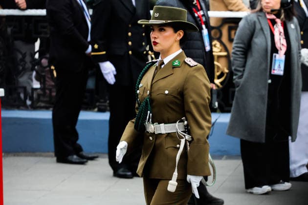 May 21, 2026, Valparaiso, Chile: A policewoman marches during the 147th commemoration of Naval Glories Day. Commemoration number 147 of Naval Glories Day, with the presence of the president of Chile Jose Antonio Kast, in the city of Valparaiso, Chile. Valparaiso Chile  - ZUMAs197 20260521_aaa_s197_080 Copyright: xCristobalxBasaurexArayax