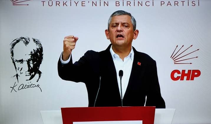 May 21, 2026, Ankara, Turkey: Ozgur Ozel, leader of the Republican People s Party (CHP), is seen speaking at a press conference. A court in Turkey has ruled that the last general congress of the main opposition Republican People s Party (CHP) was declared invalid and Chairman Ozgur Ozel and the party administration were dismissed. With the decision, the leadership of the party was given to the former Chairman, Kemal Kilicdaroglu. CHP Chairman Ozgur Ozel stated at a press conference that they did not recognize the decision and would not leave the headquarters building and called on their supporters to resist. Ankara Turkey  - ZUMAs197 20260521_aaa_s197_119 Copyright: xMehmetxMasumxSuerx