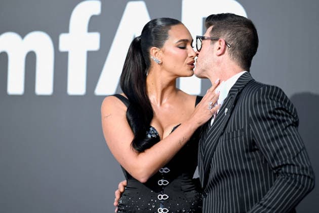 Cannes Amfar 2026 photocall FC April Love Geary and Robin Thicke attends the amfAR Gala Cannes 2026 presented by Chopard at Hotel du Cap-Eden-Roc on May 21, 2026 in Cap d Antibes, France. Photo by Franck Castel ABACAPRESS.COM Cannes  Copyright: xCastelxFranck ABACAx