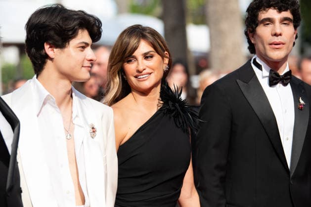 79th Cannes Film Festival Red Carpet of the movie -La bola negra- Palais des Festivals - Cannes, France Milo Quifes;Penelope Cruz;Javier Calvo 79th Cannes Film Festival Red Carpet of the movie -La bola negra- Palais des Festivals - Cannes, France 21st May 2026 SGPItalia id 134688_117 *Not Exclusive  Copyright: x SGPx