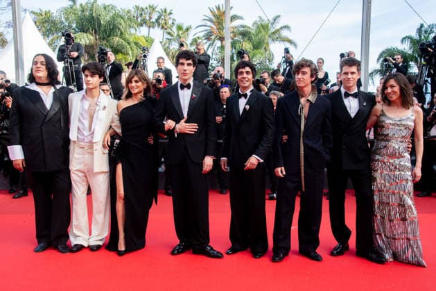79th Cannes Film Festival Red Carpet of the movie -La bola negra- Palais des Festivals - Cannes, France Carlos Gonzalez;Milo Quifes;Penelope Cruz;Javier Calvo;Javier Ambrossi;Guitarricadelafuente;Miguel Bernardeau;Lola Duenas 79th Cannes Film Festival Red Carpet of the movie -La bola negra- Palais des Festivals - Cannes, France 21st May 2026 SGPItalia id 134688_117 *Not Exclusive  Copyright: xSGPx
