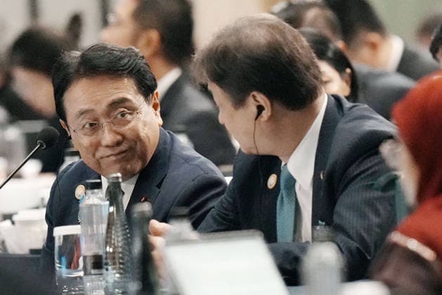APEC trade meeting in Suzhou Japanese Economy, Trade and Industry Minister Ryosei Akazawa (L) attends a trade meeting of the Asia-Pacific Economic Cooperation forum in Suzhou in Jiangsu Province, China, on May 22, 2026.  A14AA0005597389P