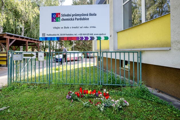 A memorial place with flowers and candles at the entrance to the secondary technical school of chemistry where a female student died after being attacked on May 21, pictured on May 22, 2026, in Pardubice, Czech Republic. Police detained the suspected assailant after the incident. (CTKxPhoto DavidxTanecek) CTKPhotoP2026052201792  CTKPhotoP2026052201792