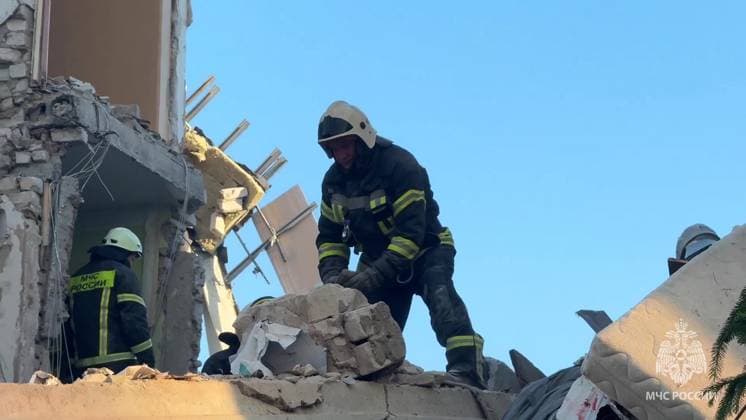 Russia Ukraine Drone Attack 9171205 22.05.2026 Rescuers work at the site of a collage dormitory of the Lugansk Pedagogical University s branch damaged in a reported Ukrainian drone attack in the course of Russia s military operation in Ukraine, in Starobelsk, the Lugansk People s Republic (LPR) , Russia Sputnik Image is a handout provided by a third party. Editorial use only. No archiving, commercial use, or advertising campaign. Starobelsk Lugansk People s Republic Russia  Copyright: xx