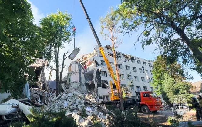 Russia Ukraine Drone Attack 9171209 22.05.2026 Rescuers work at the site of a collage dormitory of the Lugansk Pedagogical University s branch damaged in a reported Ukrainian drone attack in the course of Russia s military operation in Ukraine, in Starobelsk, the Lugansk People s Republic (LPR) , Russia Sputnik Image is a handout provided by a third party. Editorial use only. No archiving, commercial use, or advertising campaign. Starobelsk Lugansk People s Republic Russia  Copyright: xx