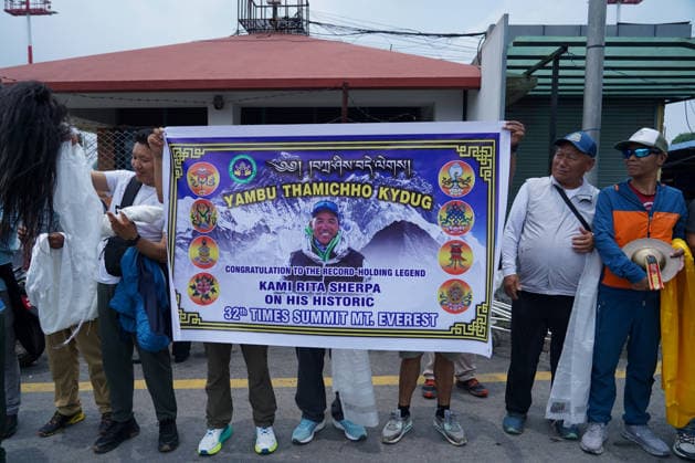 May 22, 2026, Kathmandu, Bagmati, Nepal: Fans and relatives gather at the domestic terminal of the Kathmandu airport to welcome Kami Rita Sherpa, who recently made a world record by climbing Everest for the highest 32 times, Nepal on May 22, 2026. Kathmandu Nepal - ZUMAd164 20260522_zip_d164_001 Copyright: xAryanxDhimalx