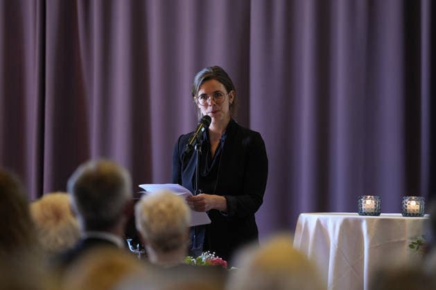 Anja Breien bisettes Oslo 20260522. Ingrid S Holtar taler under bisettelsen til filmregissor Anja Breien i Fanehallen pa Akershus festning i Oslo fredag. Foto: Terje Pedersen NTB Oslo Norge s4ttTivE1lU EDITORIAL USE ONLY Ref:s4ttTivE1lU.jpg *** Anja Breiens funeral Oslo 20260522 Ingrid S Holtar speaks during the funeral of film director Anja Breien in Fanehallen at Akershus Fortress in Oslo on Friday Photo Terje Pedersen NTB Oslo Norway s4ttTivE1lU EDITORIAL USE ONLY Ref s4ttTivE1lU jpg  Copyright: xTerjexPedersenx xNTBx