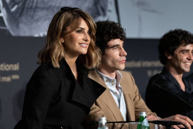 Cannes La Bola Negra Press Conference NG Penelope Cruz, Javier Calvo and Javier Ambrossi attending the Press Conference for ‘La Bola Negra’ in Cannes at Palais Des Festivals in Cannes, France on May 22 2026 as part of the 79th Cannes Film Festival. Photo by Nicolas Genin ABACAPRESS.COM Cannes France  Copyright: xGeninxNicolas ABACAx