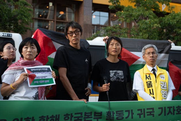 South Korean activists return after Israeli seizure of Gaza aid flotilla SEOUL, SOUTH KOREA - MAY 22: Kim Dong-hyeon and Haecho (Kim A-hyun), two Korean activists who were captured by Israeli forces after attempting to sail to Gaza on a humanitarian mission, speak in front of the Israeli embassy in Seoul, South Korea on May 22, 2026. Hwawon Lee Anadolu Seoul South Korea. Editorial use only. Please get in touch for any other usage.  Copyright: x2026xAnadoluxHwawonxLeex