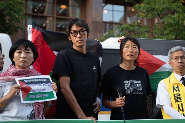 South Korean activists return after Israeli seizure of Gaza aid flotilla SEOUL, SOUTH KOREA - MAY 22: Kim Dong-hyeon and Haecho (Kim A-hyun), two Korean activists who were captured by Israeli forces after attempting to sail to Gaza on a humanitarian mission, speak in front of the Israeli embassy in Seoul, South Korea on May 22, 2026. Hwawon Lee Anadolu Seoul South Korea. Editorial use only. Please get in touch for any other usage.  Copyright: x2026xAnadoluxHwawonxLeex