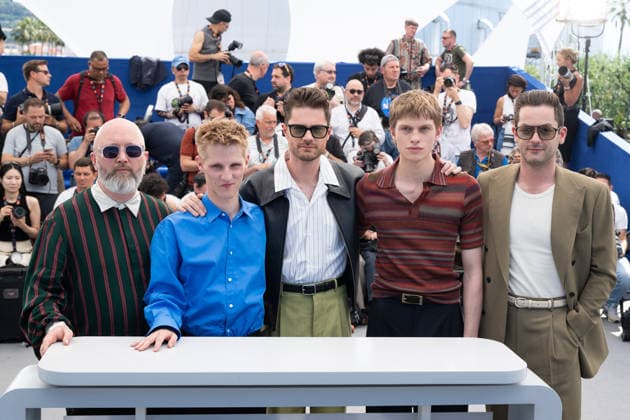 Cannes Coward Photocal LZ Michiel Dhont, Emmanuel Macchia, Lukas Dhont, Valentin Campagne and Angelo Tijssens attending the photocall of Coward during the 79th Cannes International Film Festival in Cannes, France on May 22, 2026, the film selected in the Official Competition. Photo by Laurent Zabulon ABACAPRESS.COM  Copyright: xZabulonxLaurentx