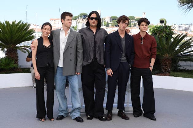 79ème Festival International du Film de Cannes Photocall with cast of the film Bola Negra 79th Cannes Film Festival Photocall with cast of the film La bola negra Lola Duenas, Miguel Bernardeau, Carlos Gonzalez, Guitarricadelafuente and Milo Quifes 456633 2026 05 22 Cannes France  Copyright: xIsabellexVautierx xStarfacex STAR_456633_103