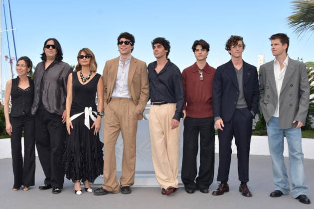 79ème Festival International du Film de Cannes Photocall du film Bola Negra 79th Cannes International Film Festival 79eme Festival de CANNES LA BOLA NEGRA Photocall Lola Duenas, Carlos González, Penélope Cruz, Javier Calvó, Javier Ambrossi, Milo Quifes, Guitarricadelafuente and Miguel Bernardeau pose during the La Bola Negra photocall at the 79th annual Cannes Film Festival 456633 2026 05 22 Cannes France  Copyright: xThomasxBohlenx STAR_456633_107