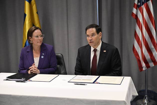 HELSINGBORG , SVERIGE 20260522 Utrikesminister Maria Malmer Stenergard (M) och den amerikanske utrikesministern Marco Rubio skriver under en avsiktsförklaring om ökat tekniksamarbete, inom bland annat rymdteknik, framtidens mobilnät och AI under NATO:s utrikesministermöte pa Sea U i Helsingborg pa fredagen. HELSINGBORG SVERIGE x50090x *** HELSINGBORG , SWEDEN 20260522 Minister for Foreign Affairs Maria Malmer Stenergard M and US Secretary of State Marco Rubio sign a Memorandum of Understanding on increased technology cooperation, including space technology, future mobile networks and AI during the NATO Foreign Ministers meeting at Sea U in Helsingborg on Friday HELSINGBORG SWEDEN x50090x  Copyright: xJohanxNilsson TTx NATOS UTRIKESMINISTERMÖTE HELSINGBORG 8sGt61ZgiHo