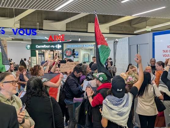 Protesters welcome returned Global Sumud Flotilla activists at Paris airport PARIS, FRANCE - MAY 22: Protesters welcome the Global Sumud Flotilla’s repatriated activists at the Roissy Charles de Gaulle Airport in Paris, France on May 22, 2026. Luc Auffret Anadolu Paris France. Editorial use only. Please get in touch for any other usage.  Copyright: x2026xAnadoluxLucxAuffretx