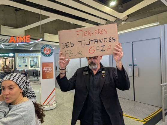 Protesters welcome returned Global Sumud Flotilla activists at Paris airport PARIS, FRANCE - MAY 22: Protesters welcome the Global Sumud Flotilla’s repatriated activists at the Roissy Charles de Gaulle Airport in Paris, France on May 22, 2026. Luc Auffret Anadolu Paris France. Editorial use only. Please get in touch for any other usage.  Copyright: x2026xAnadoluxLucxAuffretx
