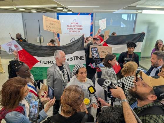 Protesters welcome returned Global Sumud Flotilla activists at Paris airport PARIS, FRANCE - MAY 22: Protesters welcome the Global Sumud Flotilla’s repatriated activists at the Roissy Charles de Gaulle Airport in Paris, France on May 22, 2026. Luc Auffret Anadolu Paris France. Editorial use only. Please get in touch for any other usage.  Copyright: x2026xAnadoluxLucxAuffretx