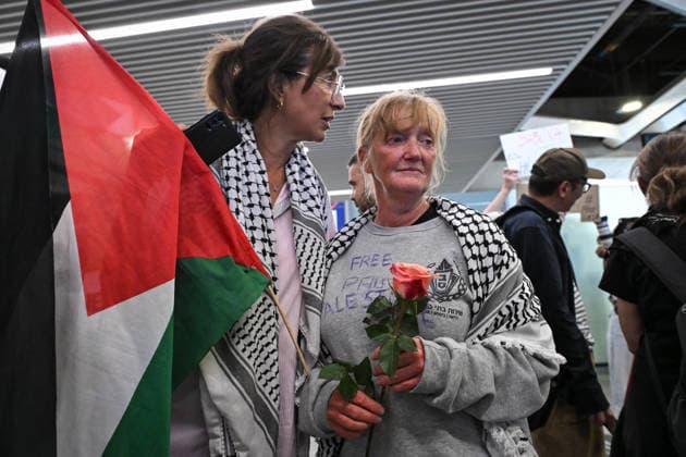 Protesters welcome returned Global Sumud Flotilla activists at Paris airport PARIS, FRANCE - MAY 22: Protesters welcome the Global Sumud Flotilla’s repatriated activists at the Charles de Gaulle Airport in Paris, France on May 22, 2026. Firas Abdullah Anadolu Paris France. Editorial use only. Please get in touch for any other usage.  Copyright: x2026xAnadoluxFirasxAbdullahx