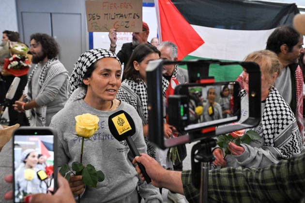 Protesters welcome returned Global Sumud Flotilla activists at Paris airport PARIS, FRANCE - MAY 22: Global Sumud Flotilla activists speak to the press upon their arrival at Charles de Gaulle Airport in Paris, France on May 22, 2026. Firas Abdullah Anadolu Paris France. Editorial use only. Please get in touch for any other usage.  Copyright: x2026xAnadoluxFirasxAbdullahx
