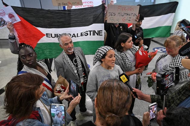 Protesters welcome returned Global Sumud Flotilla activists at Paris airport PARIS, FRANCE - MAY 22: Global Sumud Flotilla activists speak to the press upon their arrival at Charles de Gaulle Airport in Paris, France on May 22, 2026. Firas Abdullah Anadolu Paris France. Editorial use only. Please get in touch for any other usage.  Copyright: x2026xAnadoluxFirasxAbdullahx