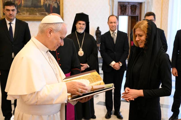 ITALY- REL VATICAN -POPE LEO XVI DURING A PRIVATE AUDIENCE WITH MS.MIHAELA DOTSOVA,PRESIDENT OF THE NATIONAL ASSEMBLY OF THE REPUBLIC OF BULGARIA May 22, 2026 ITALY REL - Vatican,May 22, 2026: Pope Leo XIV receives in audience Ms. Mihaela Dotsova, President of the National Assembly of the Republic of Bulgaria EDITORIAL USE ONLY - NO BOOKS Copyright: xVATICANxMEDIAx xCatholicxPressxPhotox