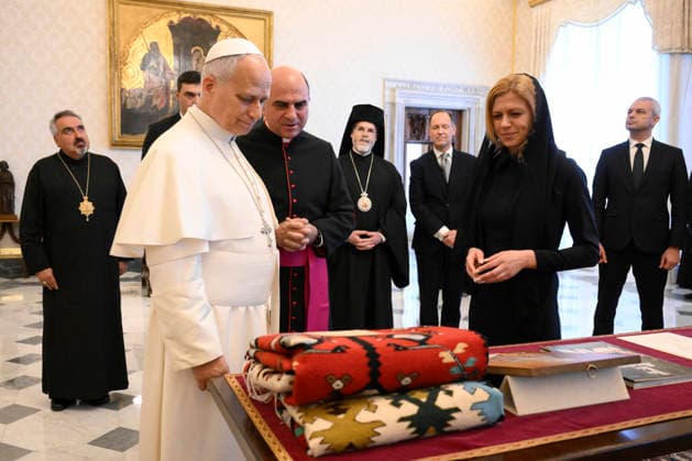 ITALY- REL VATICAN -POPE LEO XVI DURING A PRIVATE AUDIENCE WITH MS.MIHAELA DOTSOVA,PRESIDENT OF THE NATIONAL ASSEMBLY OF THE REPUBLIC OF BULGARIA May 22, 2026 ITALY REL - Vatican,May 22, 2026: Pope Leo XIV receives in audience Ms. Mihaela Dotsova, President of the National Assembly of the Republic of Bulgaria EDITORIAL USE ONLY - NO BOOKS Copyright: xVATICANxMEDIAx xCatholicxPressxPhotox