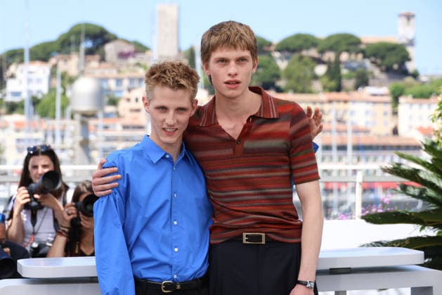 79ème Festival International du Film de Cannes Photocall with cast of the film Yesterday 79th Cannes Film Festival Photocall with cast of the film Coward Valentin Campagne and Emmanuel Macchia 456649 2026 05 22 Cannes France  Copyright: xIsabellexVautierx xStarfacex STAR_456649_024