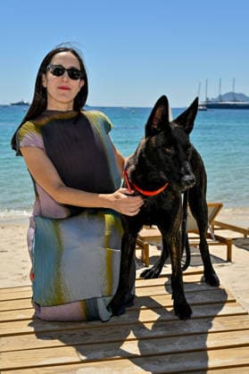 Cannes - Palm Dog Ceremony The dog Yuri, seen in the movie La Perra, wins the 2026 Palm Dog alongside director Dominga Sotomayor while attending the Palm Dog Ceremony ahead of the 79th Cannes Film Festival in Cannes, France on May 22, 2026. Photo by Julien Reynaud APS-Medias ABACAPRESS.COM Cannes France  Copyright: xReynaudxJulien APS-Medias ABACAx