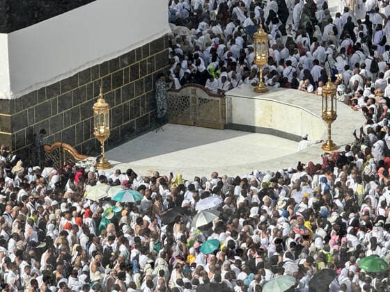 Prospective pilgrims perform the last Friday prayer before Eid al-Adha in Mecca MECCA, SAUDI ARABIA - MAY 22: Muslim pilgrims from various countries around the world who come to perform the Hajj, circumambulate the Masjid al-Haram ahead of the last Friday prayer before Eid al-Adha in Mecca, Saudi Arabia on May 22, 2026. Ali Atmaca Anadolu Mecca Saudi Arabia. Editorial use only. Please get in touch for any other usage.  Copyright: x2026xAnadoluxAlixAtmacax