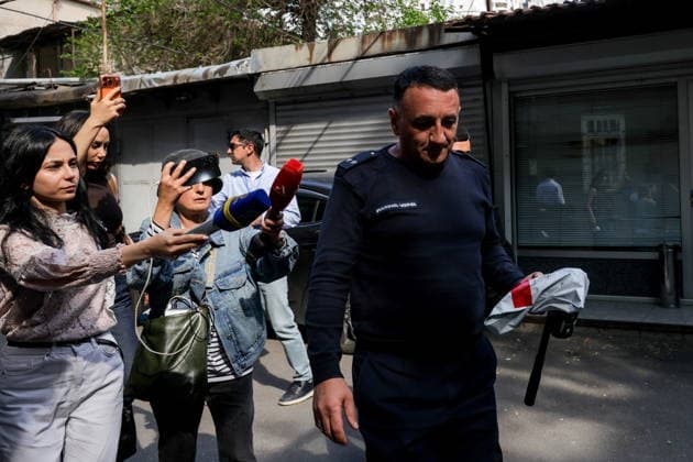 ARMENIA, YEREVAN - MAY 22, 2026: An Armenian National Security Service officer (R) is seen during a search in the apartment of the Prosperous Armenia Party s parliamentary candidate Tevanyan. The 2026 Armenian parliamentary election is scheduled to be held on 7 June Yerevan Armenia  - ZUMAt113 20260522_zaa_t113_225 Copyright: xAlexanderxPatrinx