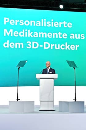 Hauptversammlung Fresenius SE & Co. KGaA. Michael Sen ( Vorstandsvorsitzender Fresenius SE & Co. KGaA ) anläßlich der Hauptversammlung der Fresenius SE & Co. KGaA am 22.05.2026 im Congress Center Messe Frankfurt.. 20260522MWI123790 *** Annual General Meeting Fresenius SE Co KGaA Michael Sen Chairman of the Management Board Fresenius SE Co KGaA on the occasion of the Annual General Meeting of Fresenius SE Co KGaA on 22 05 2026 at the Congress Center Messe Frankfurt 20260522MWI123790