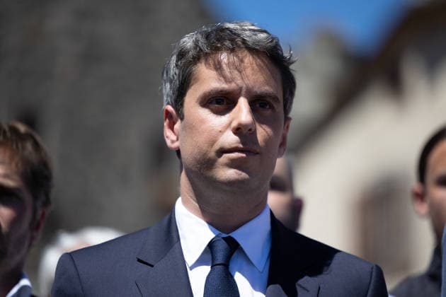 Gabriel Attal Announces his candidacy for the presidential elections - Mur-de-Barrez General Secretary of French centrist party Renaissance Gabriel Attal meet people after his speech during a visit to the village of Mur-de-Barrez in the Aveyron department, southwestern France on May 22, 2026. Former prime minister Gabriel Attal said on May 22, 2026 he was running for president next year. Photo by Raphael Lafargue ABACAPRESS.COM Mur-de-Barrez France  Copyright: xLafarguexRaphael ABACAx