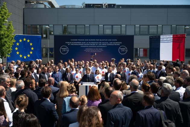 Macron Visits the CEA s Very Large Computing Centre - Bruyeres-le-Chatel Emmanuel Macron, President of the Republic, delivers a speech during the European Forum on computing power, quantum sciences and technologies, and semiconductors at the Very Large Scale Computing Center of the Atomic Energy and Alternative Energies Commission (CEA) in Bruyères-le-Châtel, south of Paris, France on May 22, 2026. Photo by Gregoire Campione Pool ABACAPRESS.COM Bruyeres-le-Chatel IDF France  Copyright: xCampionexGregoire ABACAx