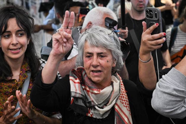 Protesters welcome Global Sumud Flotilla activists in Paris PARIS, FRANCE - MAY 22: Protesters welcome the Global Sumud Flotilla’s repatriated activists at the Charles de Gaulle Airport in Paris, France on May 22, 2026. Firas Abdullah Anadolu Paris France. Editorial use only. Please get in touch for any other usage.  Copyright: x2026xAnadoluxFirasxAbdullahx
