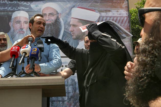 May 22, 2026, Beirut, Beirut, Lebanon: A fully veiled Sunni Muslim woman argues with Lebanese member of the parliament Nabil Bader during a protest in Beirut demanding the release of Salafist cleric Ahamd al-Assir and other imprisoned Islamic detainees in a proposed General Amnesty Law. The law was stalled after supporters and families of Islamists have taken the streets to demand releases and sentence reductions, a key point of contention is whether the pardon will cover al-Assir, who was sentenced to death by a military court for 2013 and 2014 clashes with the Lebanese Armed Forces. Beirut Lebanon - ZUMAn313 20260522_zip_n313_003 Copyright: xMarwanxNaamanix