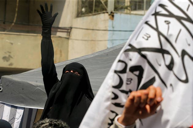 May 22, 2026, Beirut, Beirut, Lebanon: A fully veiled Sunni Muslim woman chants slogans during a sit-in in Beirut demanding the release of Salafist cleric Sheikh Ahmad al-Assir as well as other imprisoned Islamic detainees in a proposed General Amnesty Law. The law was stalled after supporters and families of Islamists have taken the streets to demand releases and sentence reductions, a key point of contention is whether the pardon will cover al-Assir, who was sentenced to death by a military court for 2013 and 2014 clashes with the Lebanese Armed Forces. Beirut Lebanon - ZUMAn313 20260522_zip_n313_002 Copyright: xMarwanxNaamanix