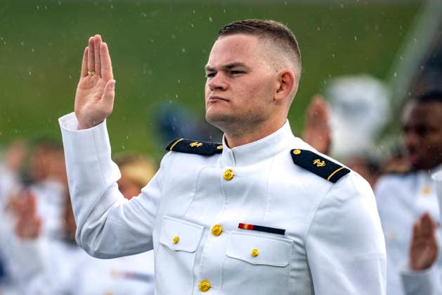 Midshipmen take the oath of office during the U.S. Naval Academy Graduation and Commissioning Ceremony at the U.S. Naval Academy in Annapolis, Maryland on Friday, May 22, 2026. The Naval Academy has a total of 1059 graduates.  ANN20260522330 BONNIExCASH